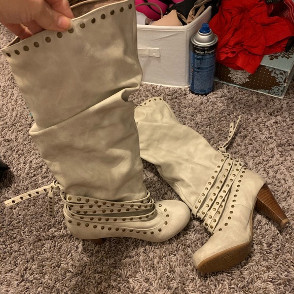 Knee high cream boots - Picture 4 of 6